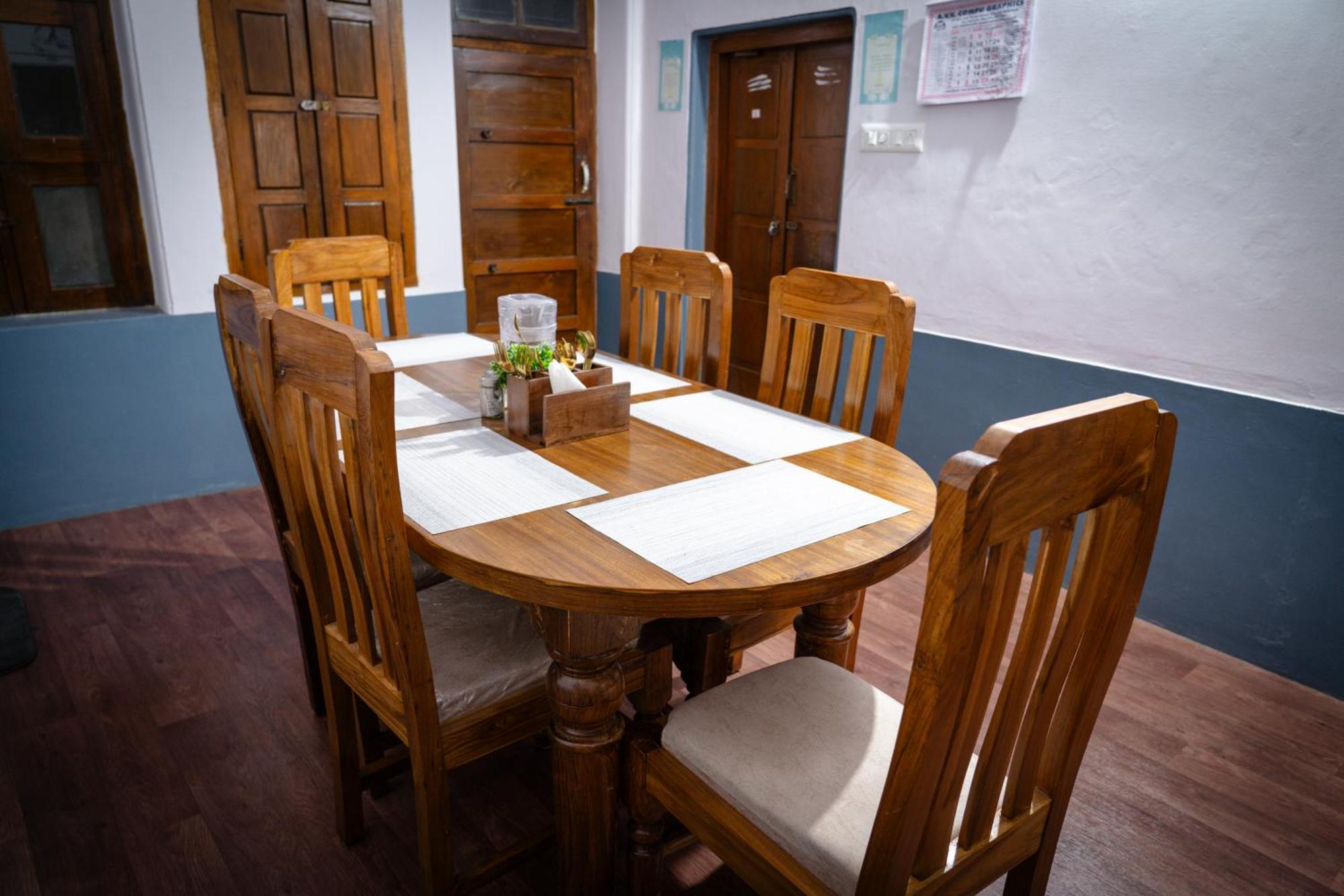 Leo Vishroam Hostel Mysore Exterior photo